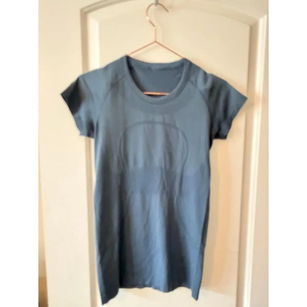 Lululemon Women's Blue Swiftly T-shirt - Picture 6 of 6